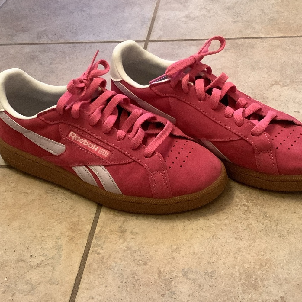 Womens Reebok Suede Sneakers in Pink size 8